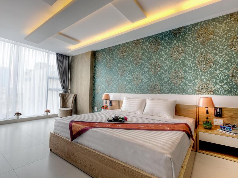 Vân Anh Luxury, Singapore