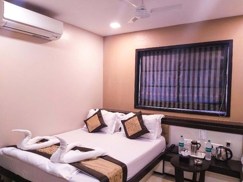 Photo of Colaba Suites, 3-star hotel in Mumbai (and vicinity)