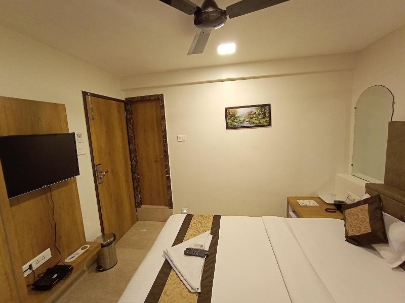 Photo of Colaba Suites, 3-star hotel in Mumbai (and vicinity)