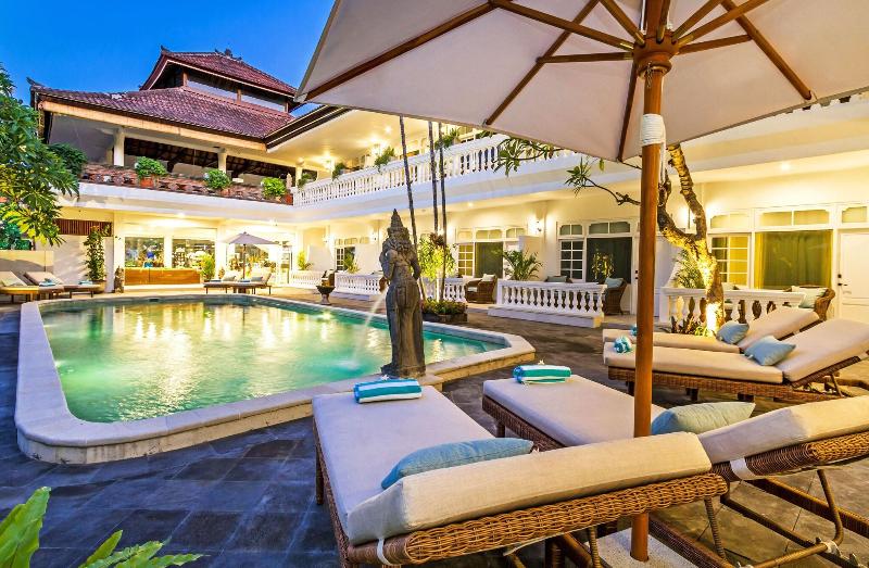 Akaya Bali, Singapore