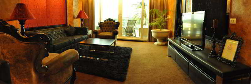 Photo of Fields Plaza Condo, 4-star hotel in Angeles City (and vicinity)