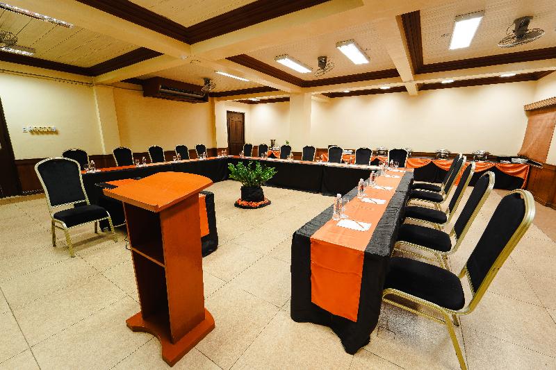 Photo of Sol Y Viento Hotel, 3-star hotel in Calamba