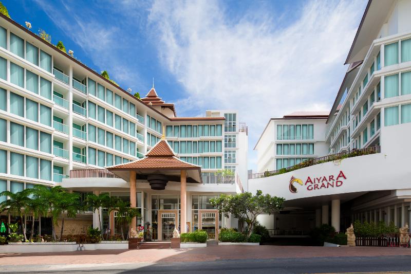 The Grand Lodge Pattaya, Singapore