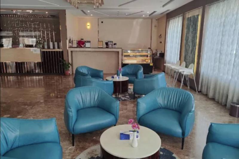 Photo of Al Ertiqaa Hotel, 4-star hotel in Hera Street