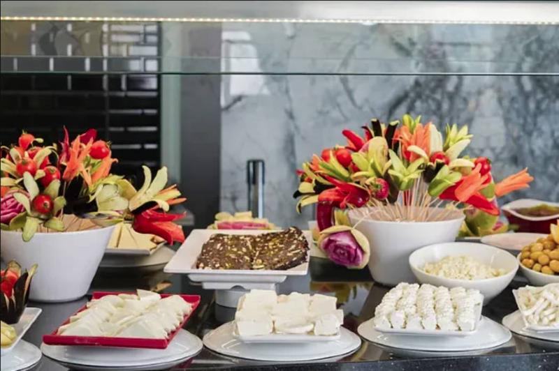 Photo of Al Ertiqaa Hotel, 4-star hotel in Hera Street