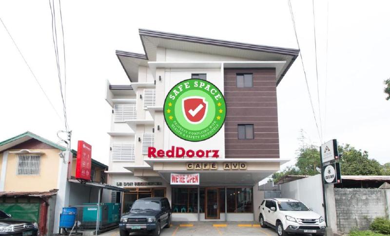 RedDoorz Plus @ Diola Villamonte Bacolod, 3-star hotel in Bacolod