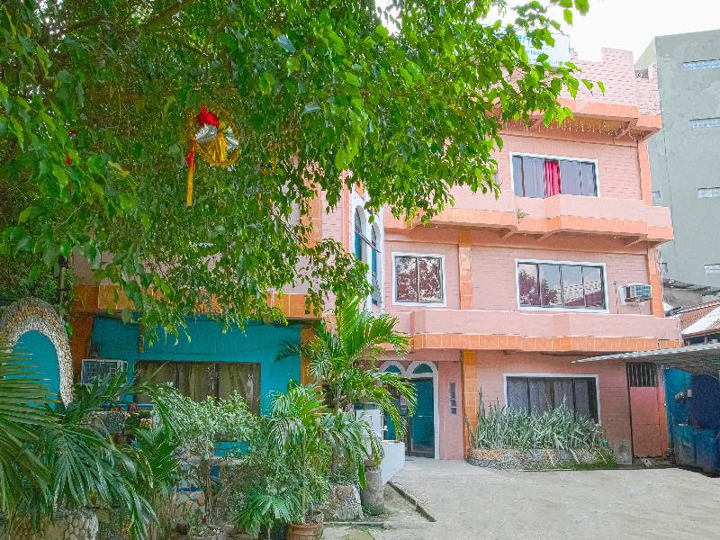 Photo of RedDoorz @ La Maria Pension And Tourist Inn, 2-star hotel in Mandaue