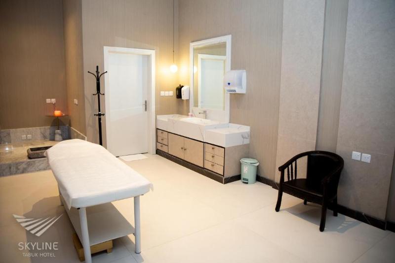 Photo of Skyline Tabuk Hotel, 4-star hotel in Tabuk