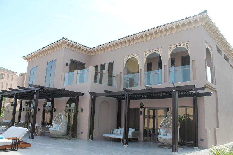 Royal Saray Resort, 5-star hotel in Manama