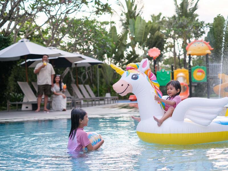 Grand Mercure Bali Seminyak, Singapore