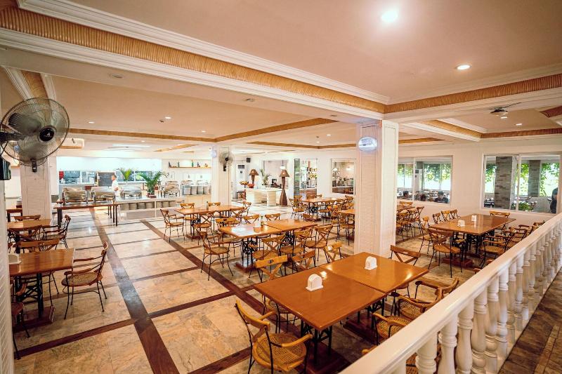 Photo of White Shamrock Beach Hotel, 3-star hotel in Boracay Island