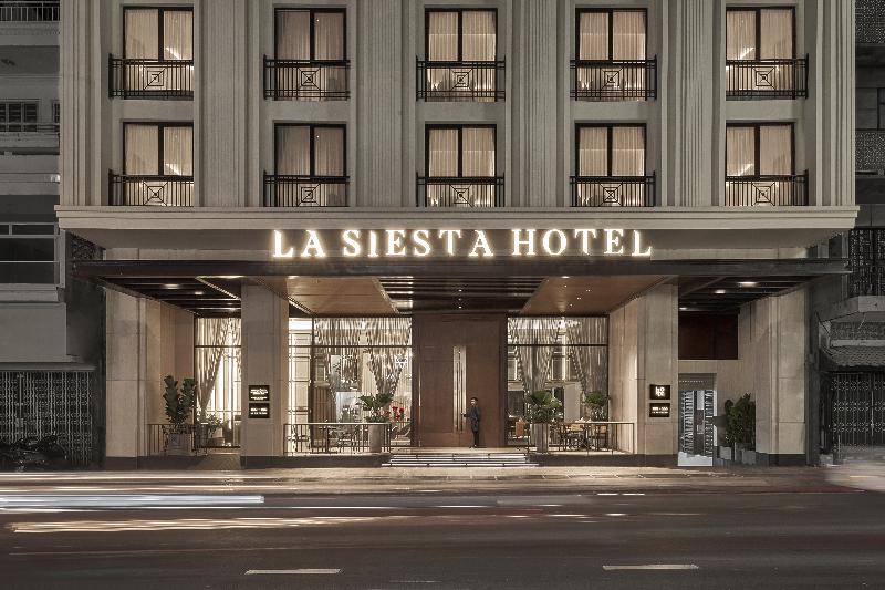 La Siesta Premium Saigon, Singapore