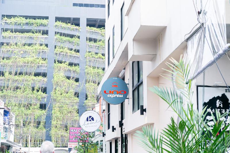 Uno Express, Singapore