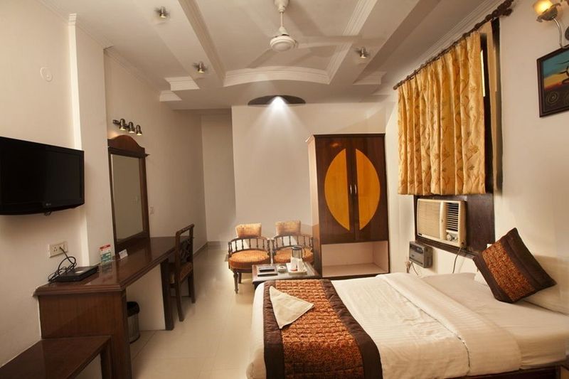 Photo of Hotel Paras International, 3-star hotel in Delhi (and vicinity)