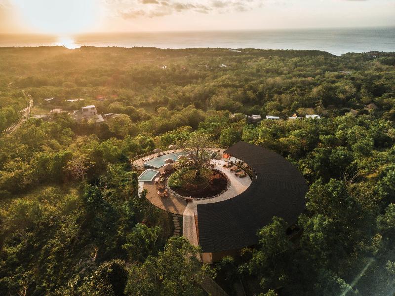 Grün Uluwatu, Singapore