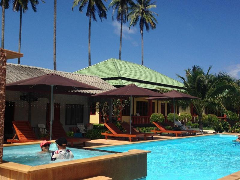 Photo of Khum Laanta Resort, 1-star hotel in Ko Lanta