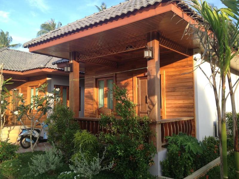 Photo of Khum Laanta Resort, 1-star hotel in Ko Lanta