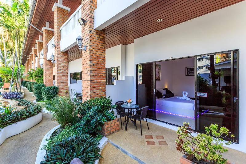 Bt Inn Patong exterior, 2-Star hotel in Bangla Road
