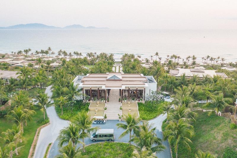 Fusion Resort Cam Ranh, Singapore