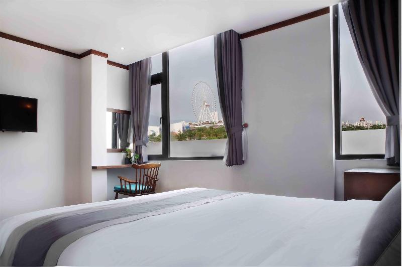 Sun City Hotel Da Nang, Singapore