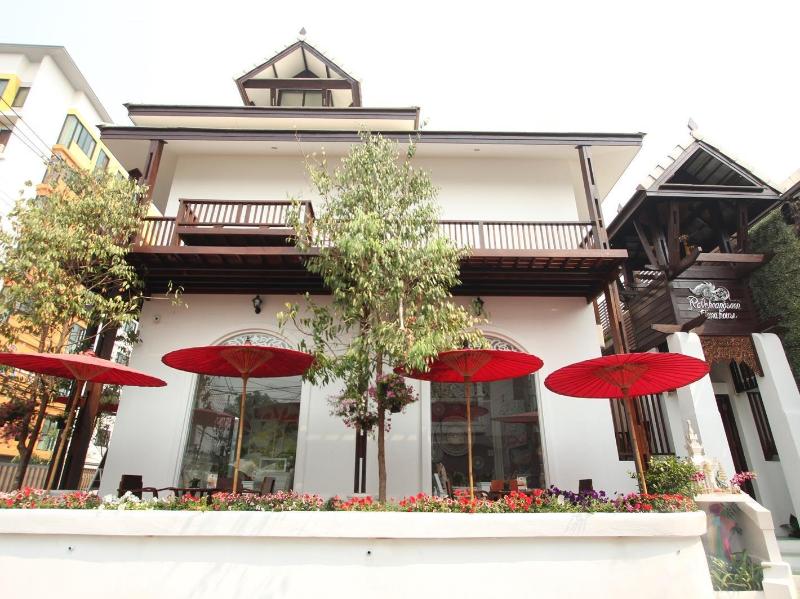 Ratchiangsaen Flora House, Singapore
