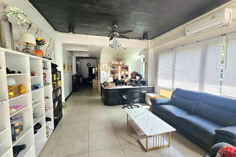 Photo of Sukcheewa Residence Phuket, 2-star hotel in Bangla Road