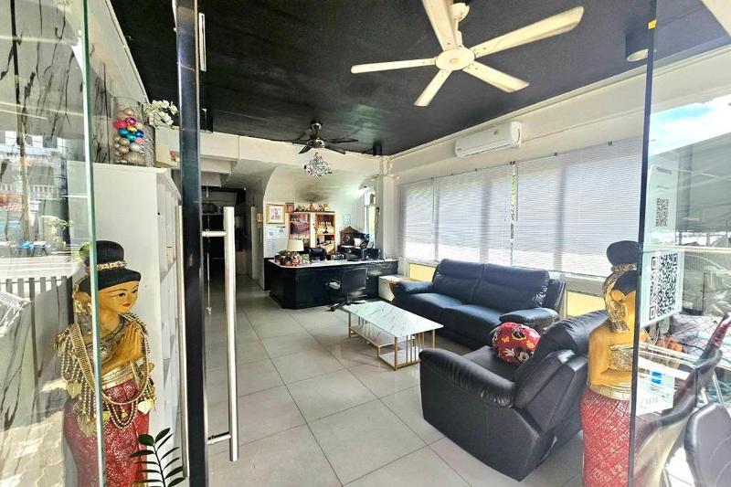 Photo of Sukcheewa Residence Phuket, 2-star hotel in Bangla Road