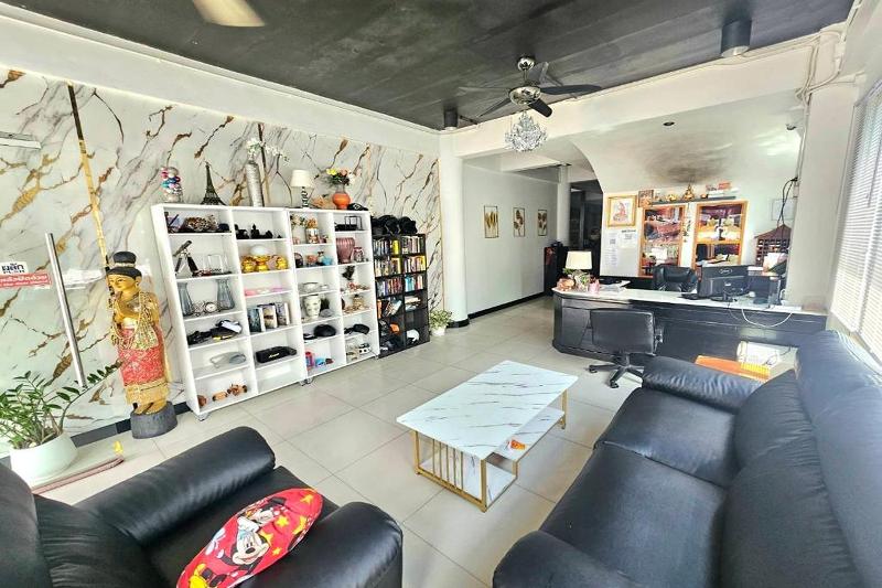 Photo of Sukcheewa Residence Phuket, 2-star hotel in Bangla Road