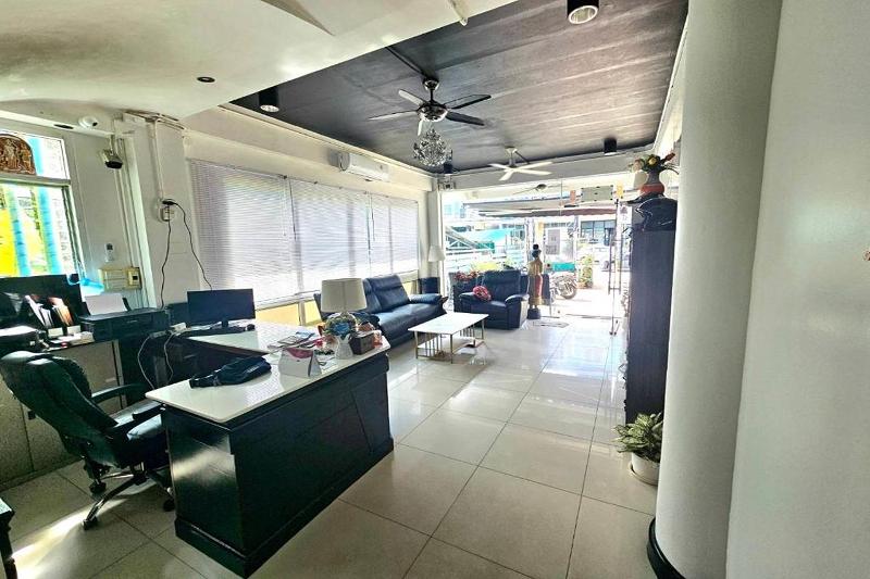 Photo of Sukcheewa Residence Phuket, 2-star hotel in Bangla Road