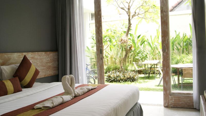 Sugiras Living, Singapore