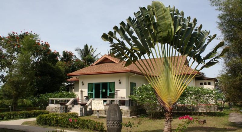 Beringgis Beach Resort & Spa, Singapore