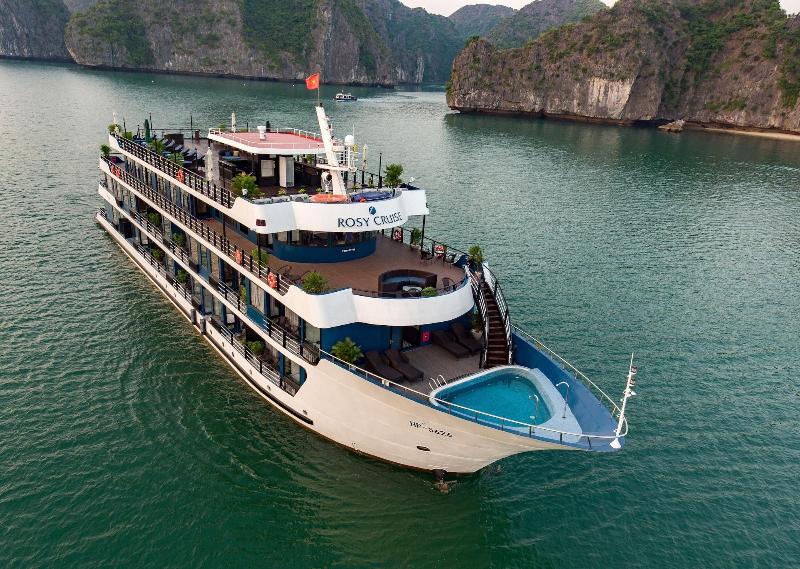 Rosy Cruise, Singapore