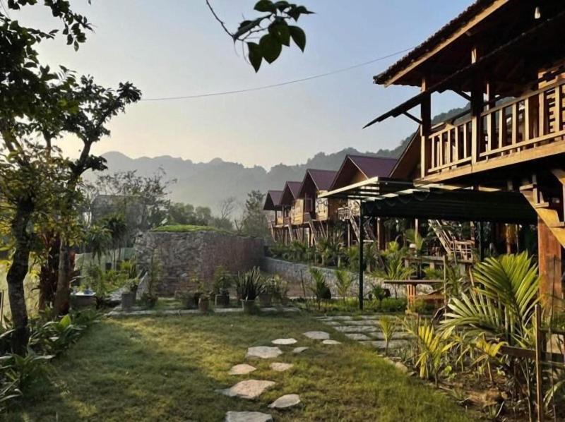 Phong Nha Mountain House, Singapore