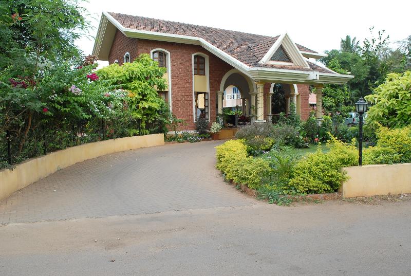 Coconut Grove Beach Resort, 4-star hotel in Betalbatim