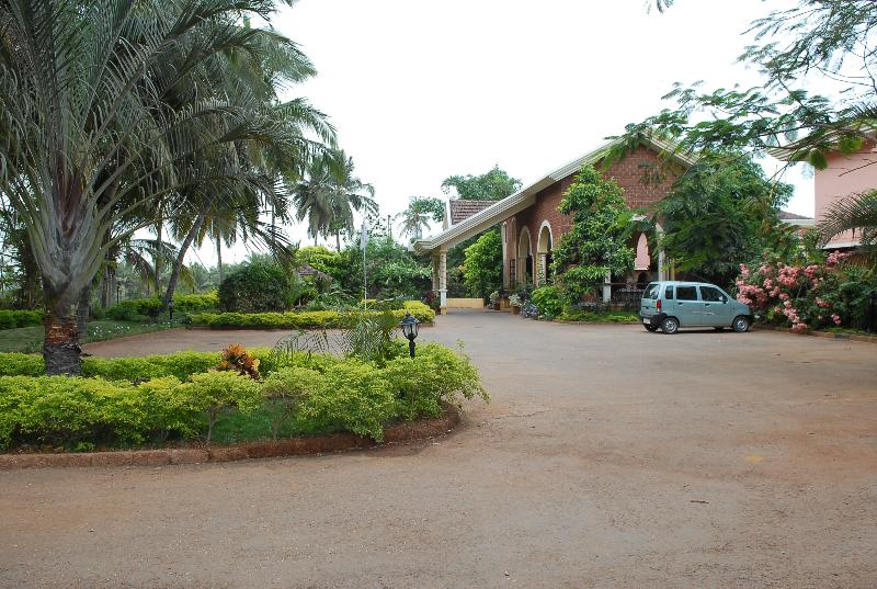 Photo of Coconut Grove Beach Resort, 4-star hotel in Betalbatim