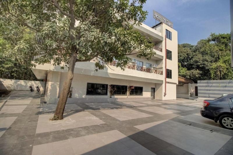 Photo of Hotel merakee, 3-star hotel in Mira Road East