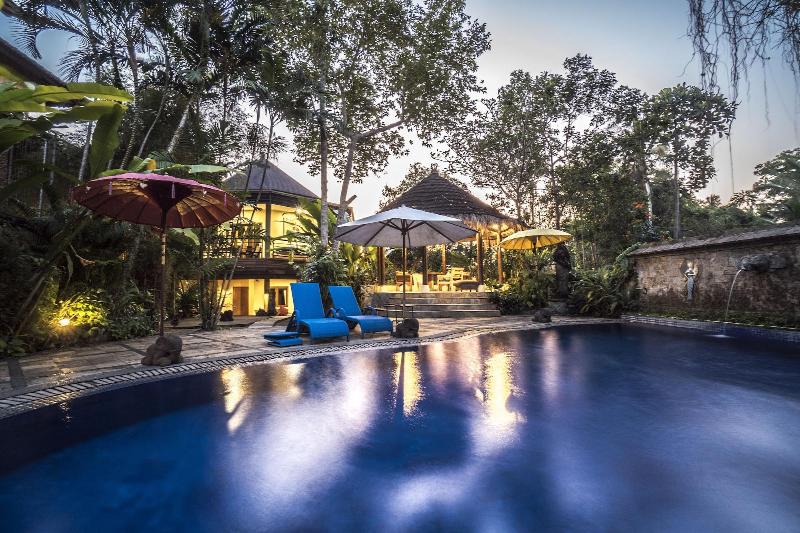 Gajah Biru Bungalows, Singapore