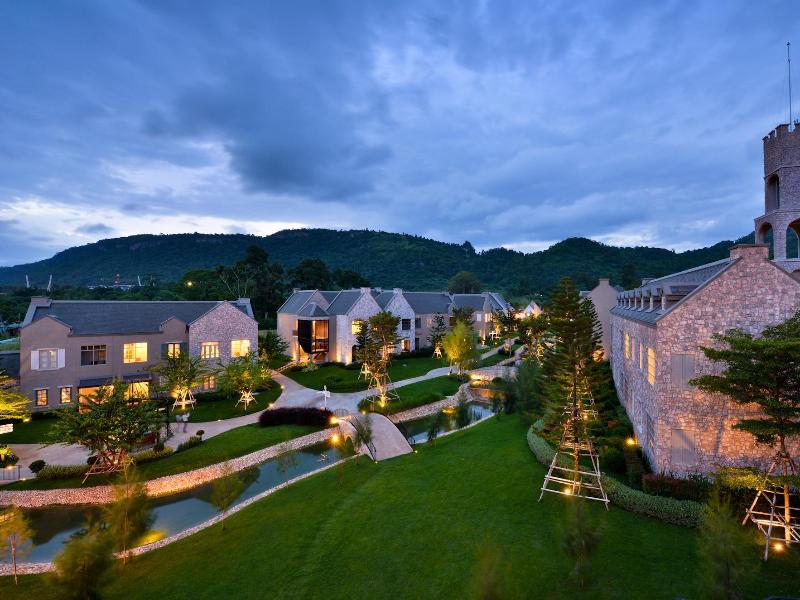 Thames Valley Khao Yai, Singapore