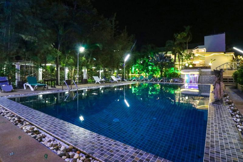 Photo of Natural Beach Hotel Pattaya, 2-star hotel in Central Pattaya