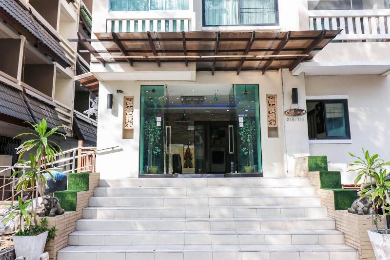 Photo of Natural Beach Hotel Pattaya, 2-star hotel in Central Pattaya