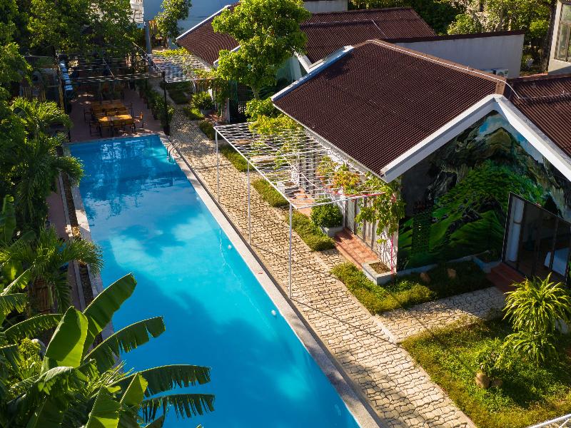Commander Lodge, Singapore