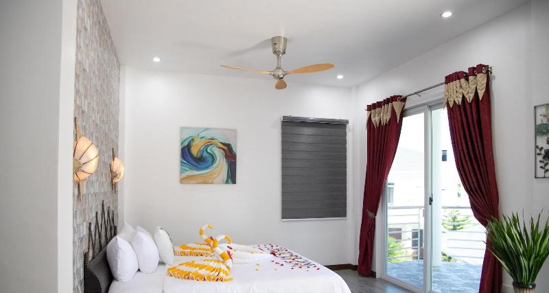 Photo of J&R Residence, 3-star hotel in Anda