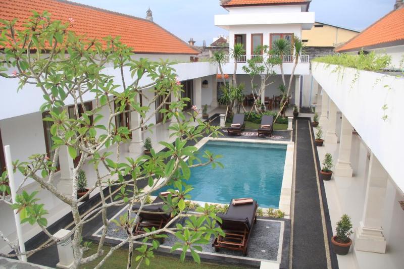 Anggie Stay, Singapore