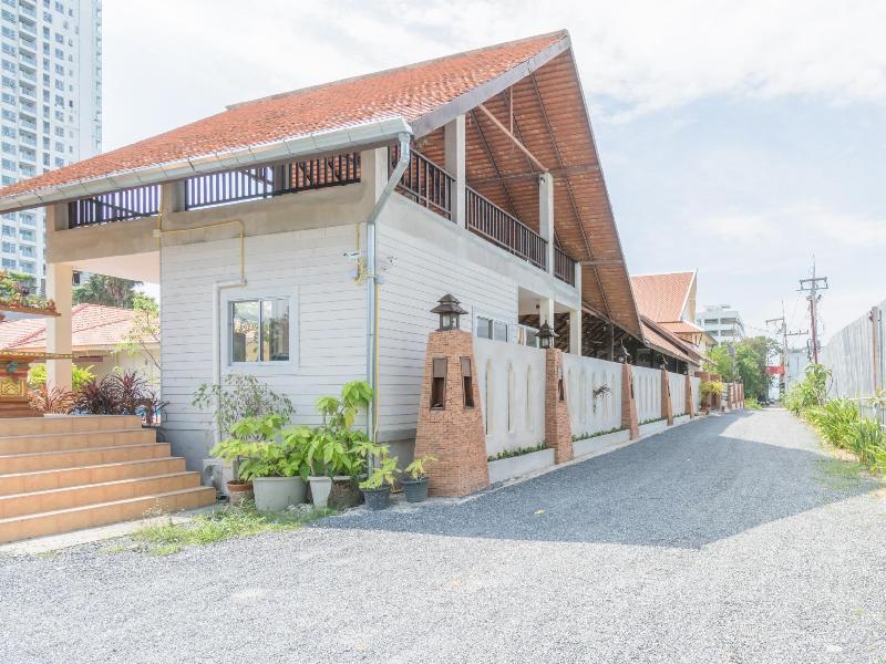 Photo of Lotusland Resort, 3-star hotel in Pattaya (and vicinity)