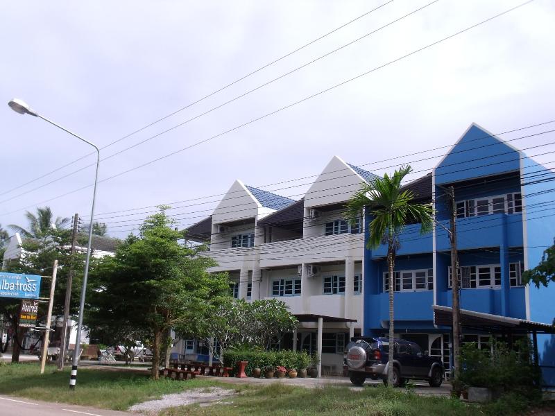 Albatross Guesthouse Thungwualaen Beach, Singapore