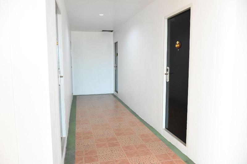 Photo of Basaya Laemchabang, 2-star hotel in Ban Thung Sukla (1)