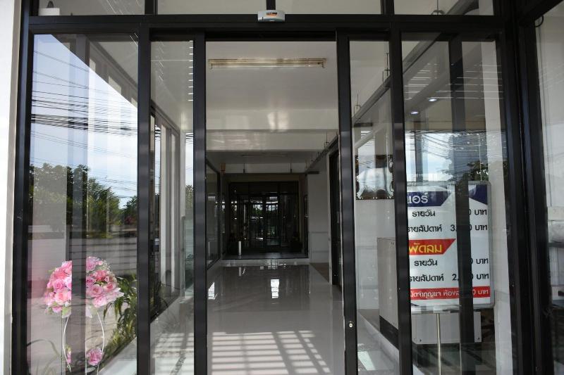 Photo of Basaya Laemchabang, 2-star hotel in Ban Thung Sukla (1)