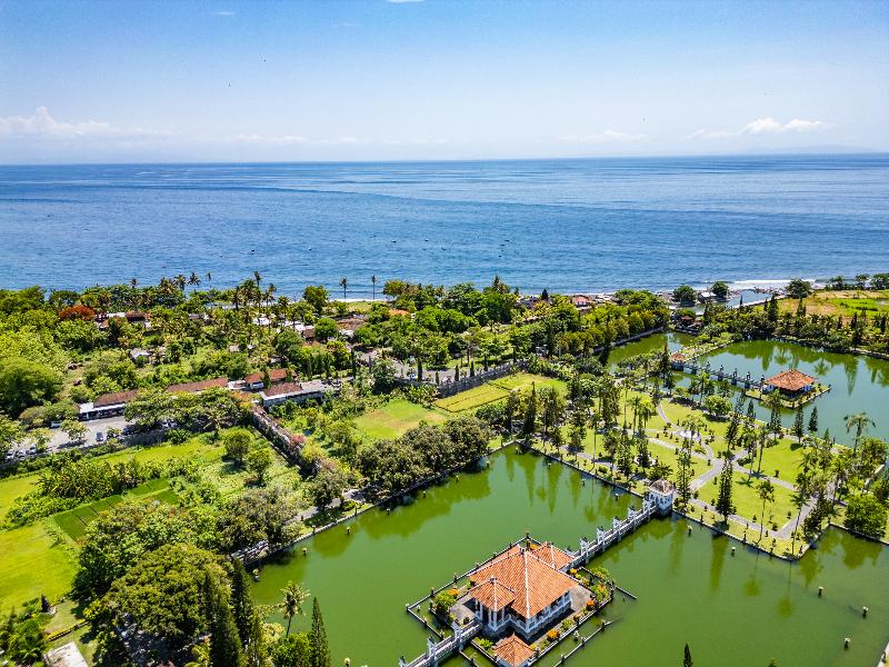 Taman Surgawi Resort & Spa, Singapore