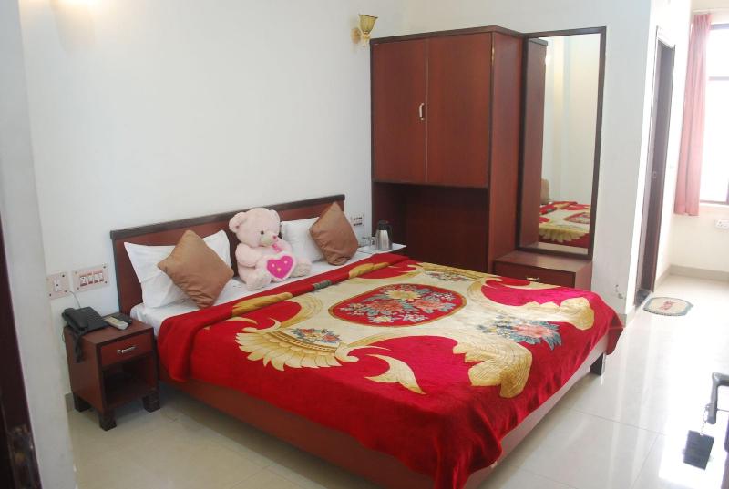 Photo of OYO 28053 Hotel Gayatri Palace, 2-star hotel in Agra District