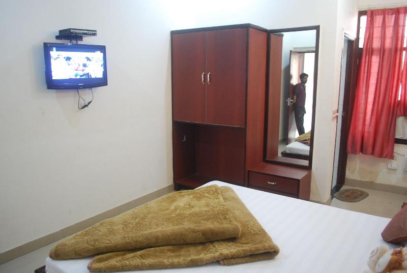 Photo of OYO 28053 Hotel Gayatri Palace, 2-star hotel in Agra District